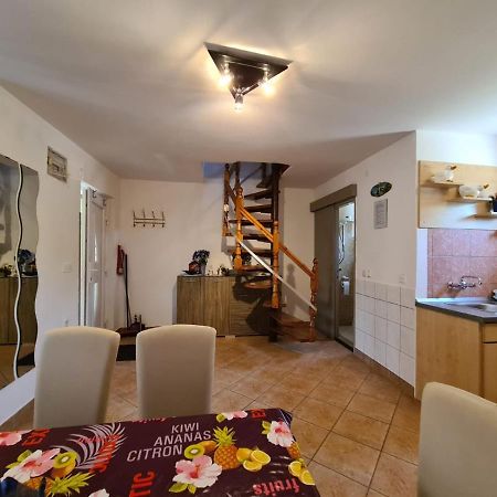Apartments Tuka Near The Beach Вир Екстериор снимка