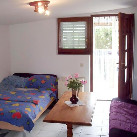 Apartments Tuka Near The Beach Вир Екстериор снимка