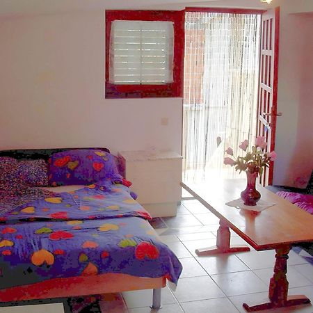 Apartments Tuka Near The Beach Вир Екстериор снимка
