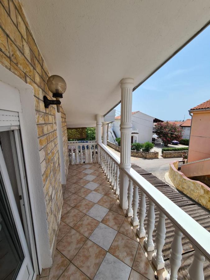 Apartments Tuka Near The Beach Вир Екстериор снимка