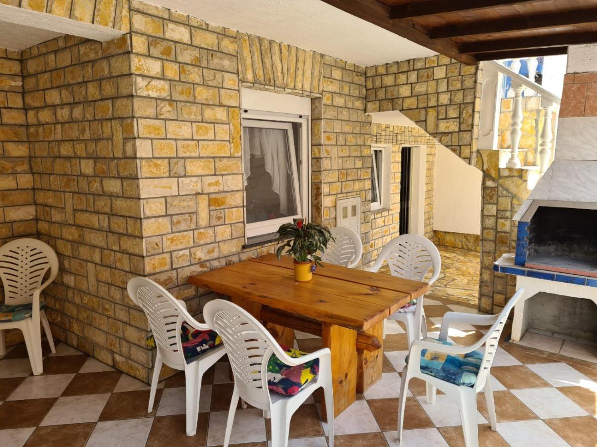 Apartments Tuka Near The Beach Вир Екстериор снимка
