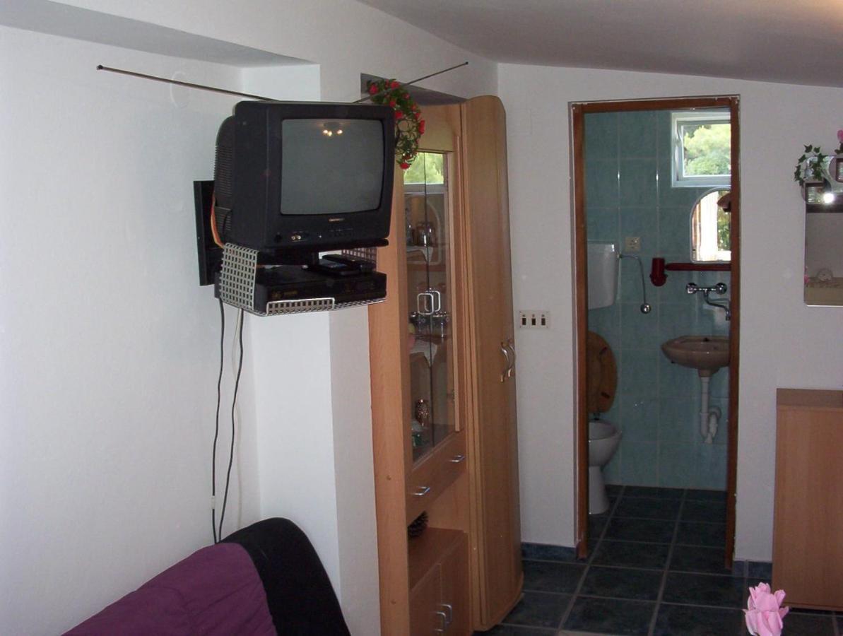 Apartments Tuka Near The Beach Вир Екстериор снимка