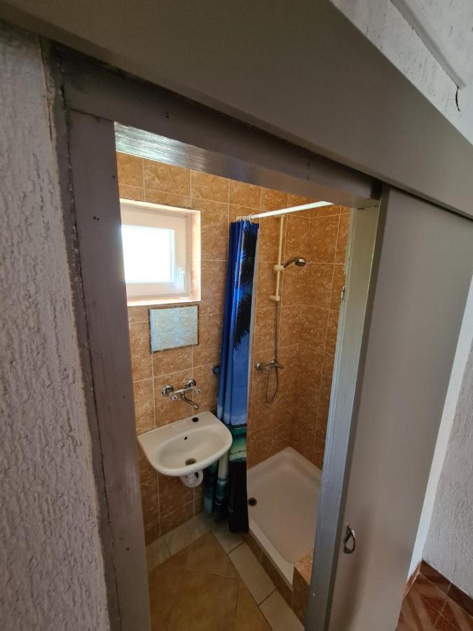 Apartments Tuka Near The Beach Вир Екстериор снимка