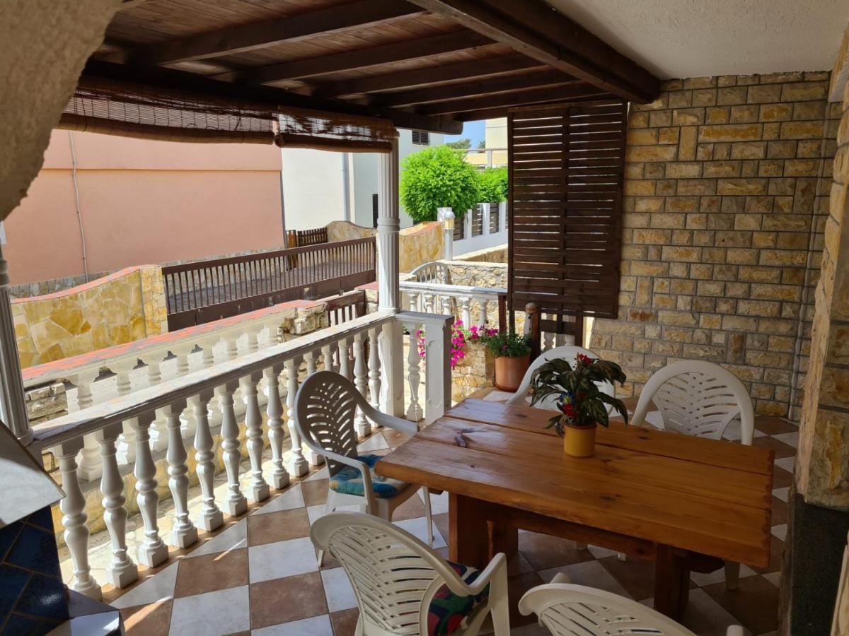 Apartments Tuka Near The Beach Вир Екстериор снимка