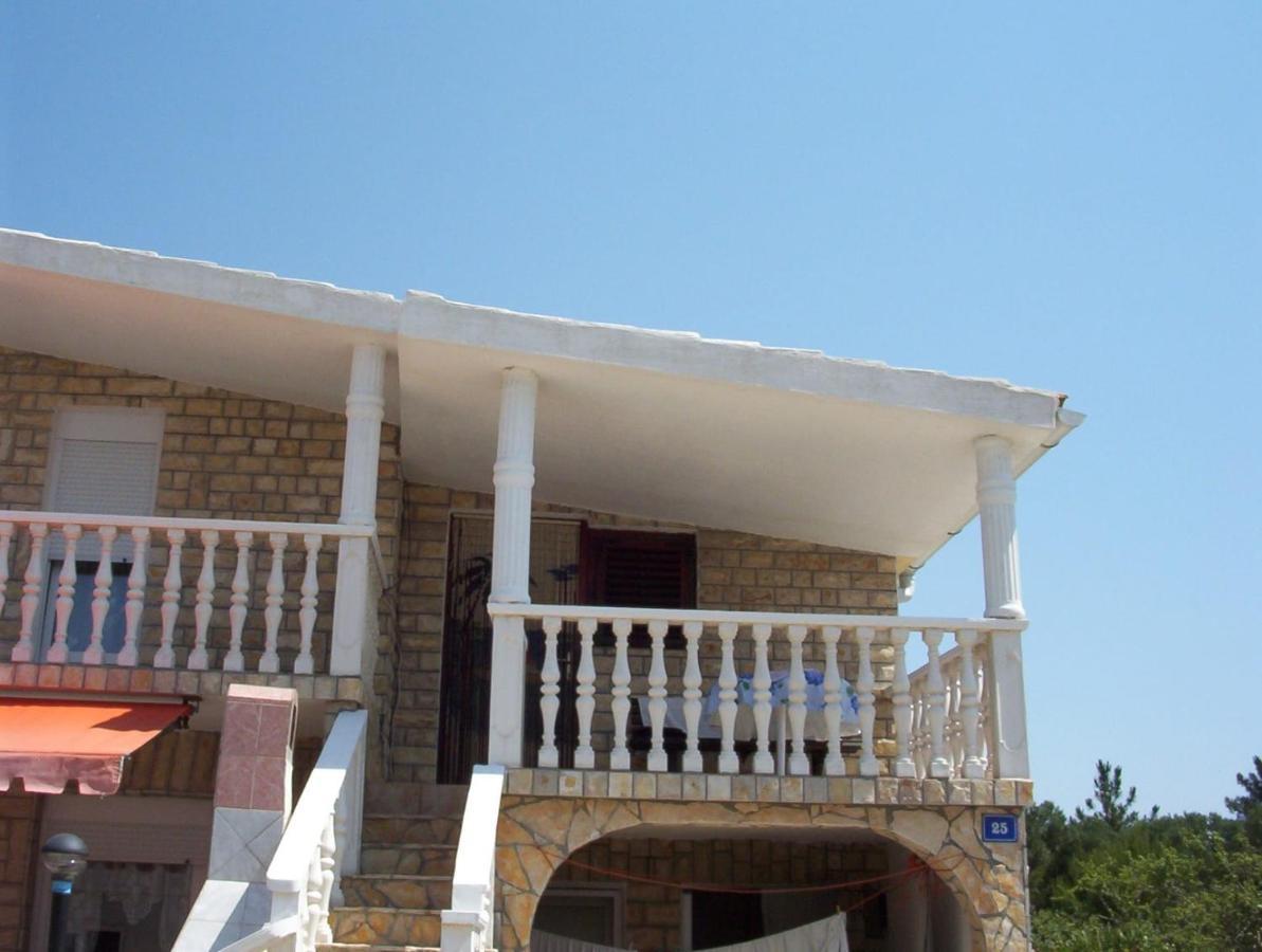 Apartments Tuka Near The Beach Вир Екстериор снимка
